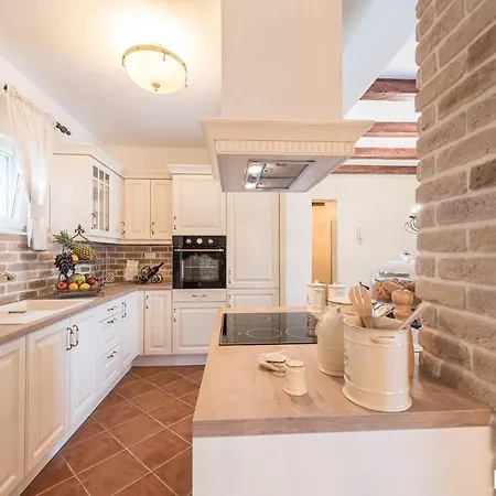 فيلة Mek Pridraga