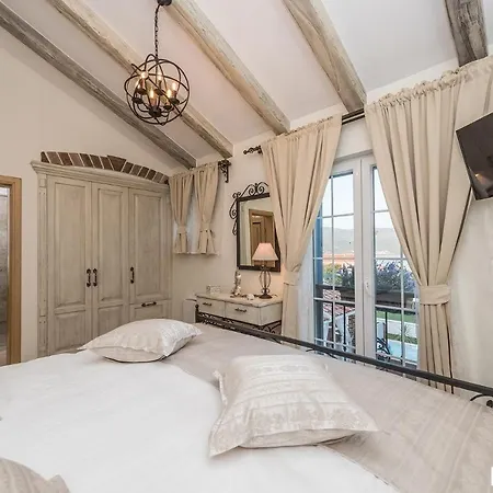 Mek فيلة Pridraga