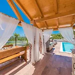 Villa Mek