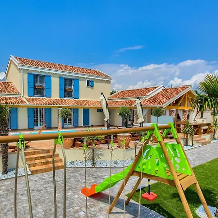 Mek Holiday home *
